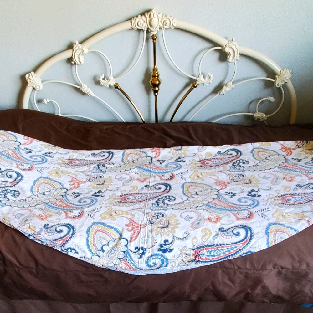Oval tablecloth